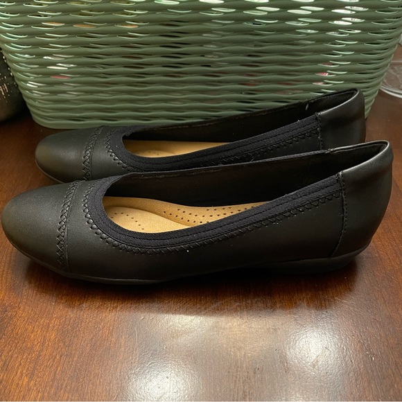 NWOT Clarks Women's, Sara Ballet Flat - Picture 5 of 8